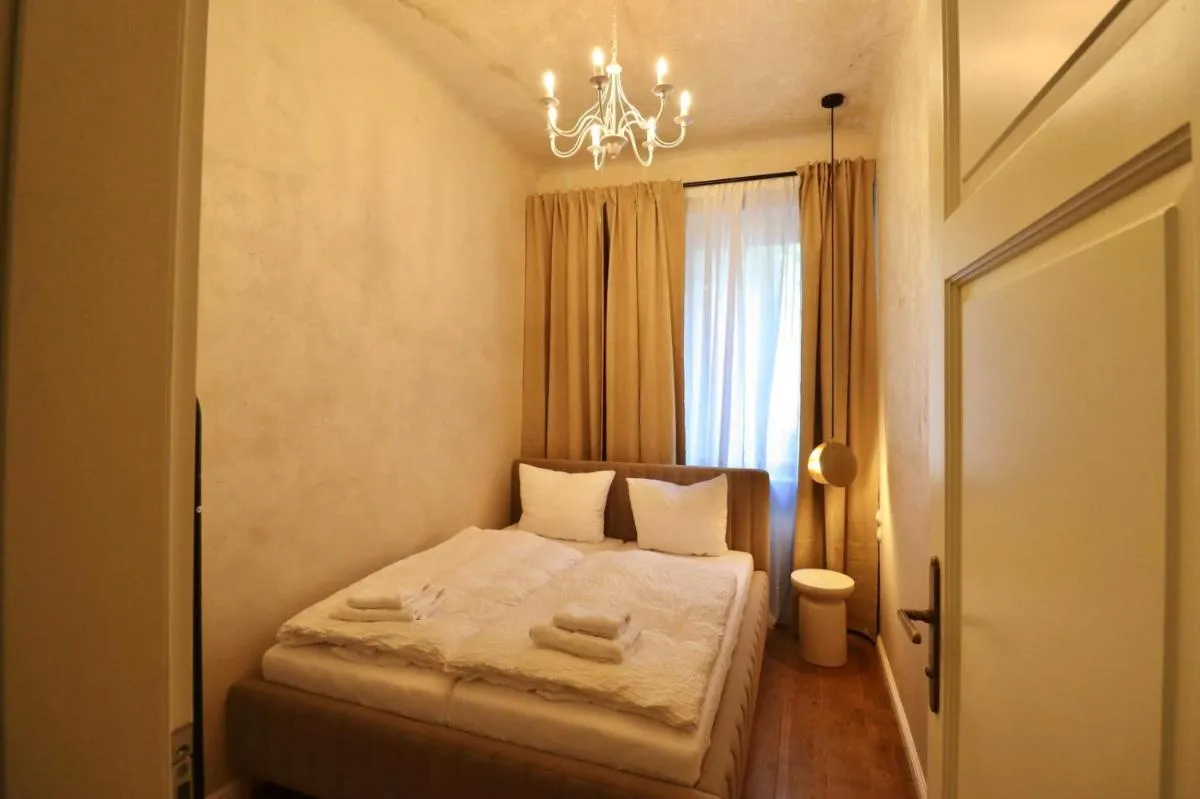 1901 Apotheker Apartments — 3