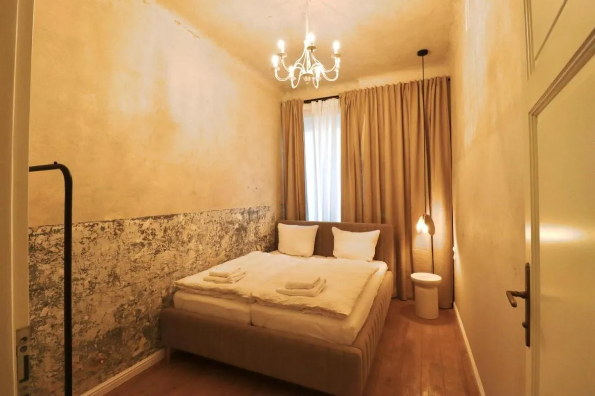 1901 Apotheker Apartments — 2