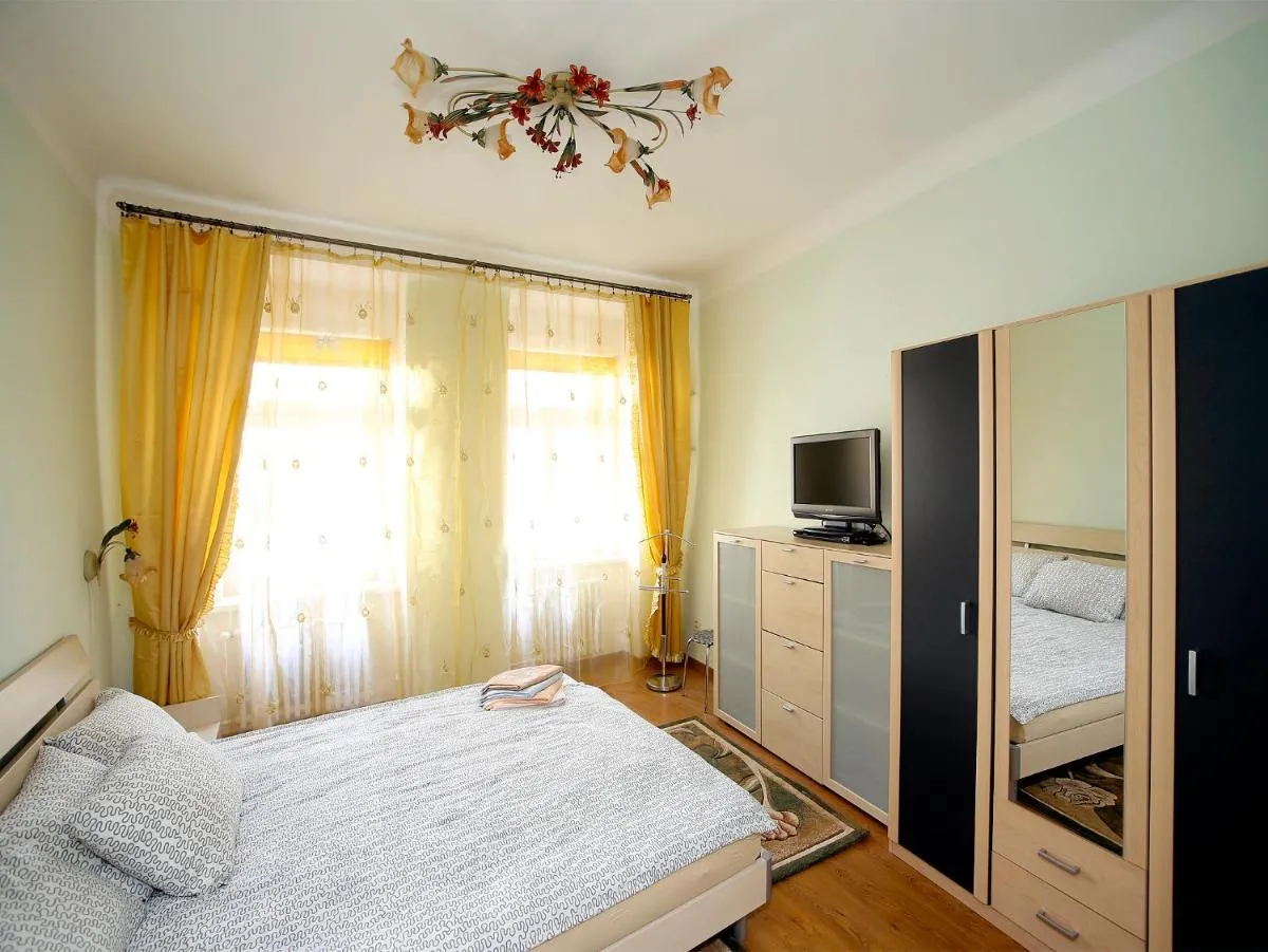 Apartmán u Vřídla, ul. Tržiště. — 2