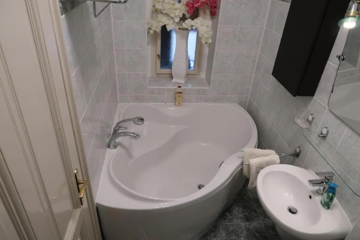 Apartment Themis — 3