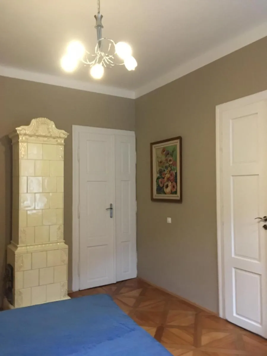 Apartment Vertigo — 3