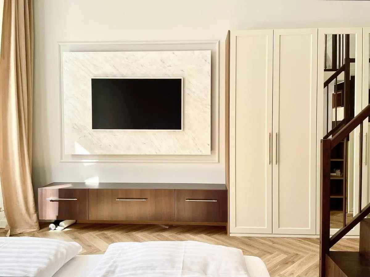 Carlsbad Grand studio Michal — 4