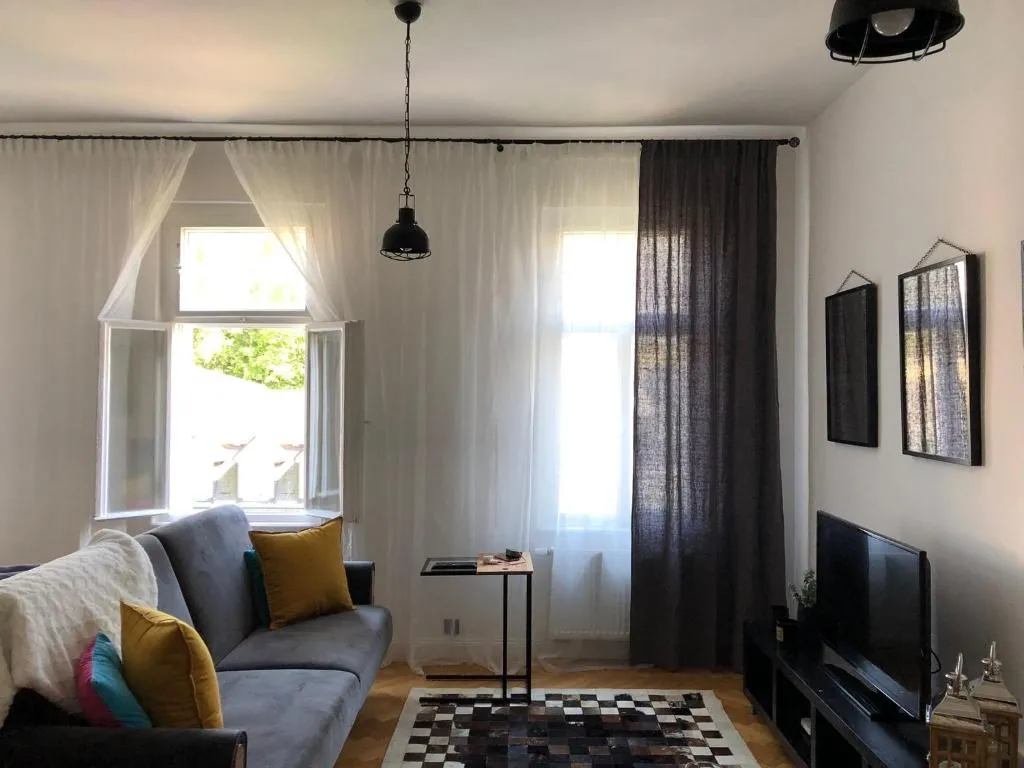 George’s Studio Apartment