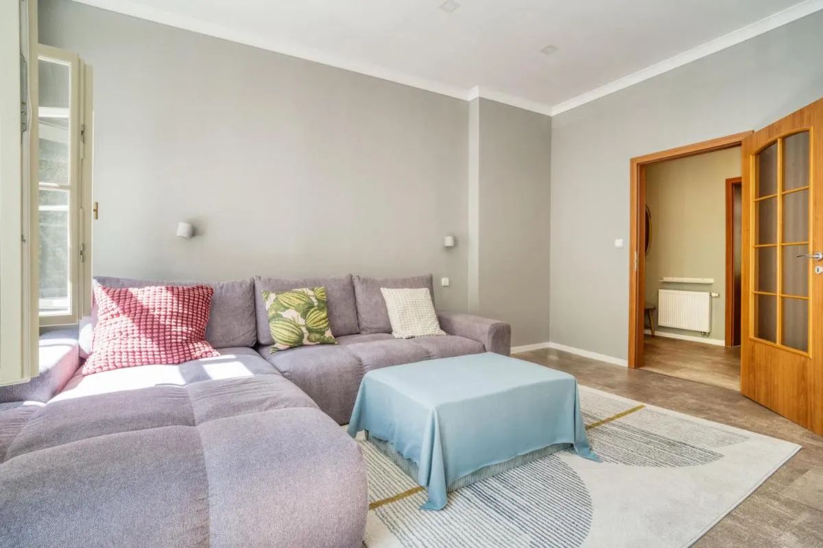 Grand Pupp Apartment with Jacuzzi and Netflix by Rentez — 4