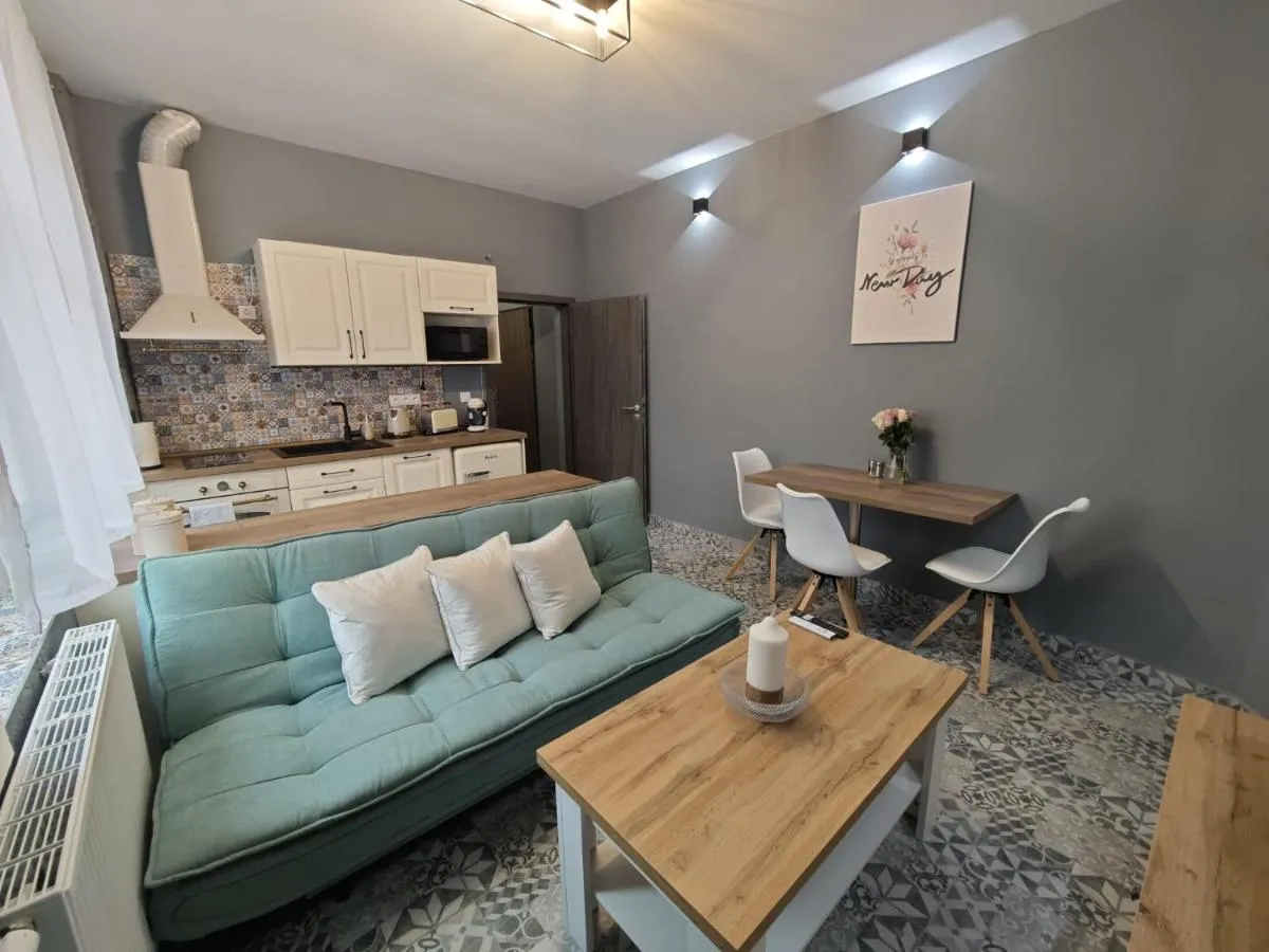 Karlovy Cute Inn by Rentez — 4