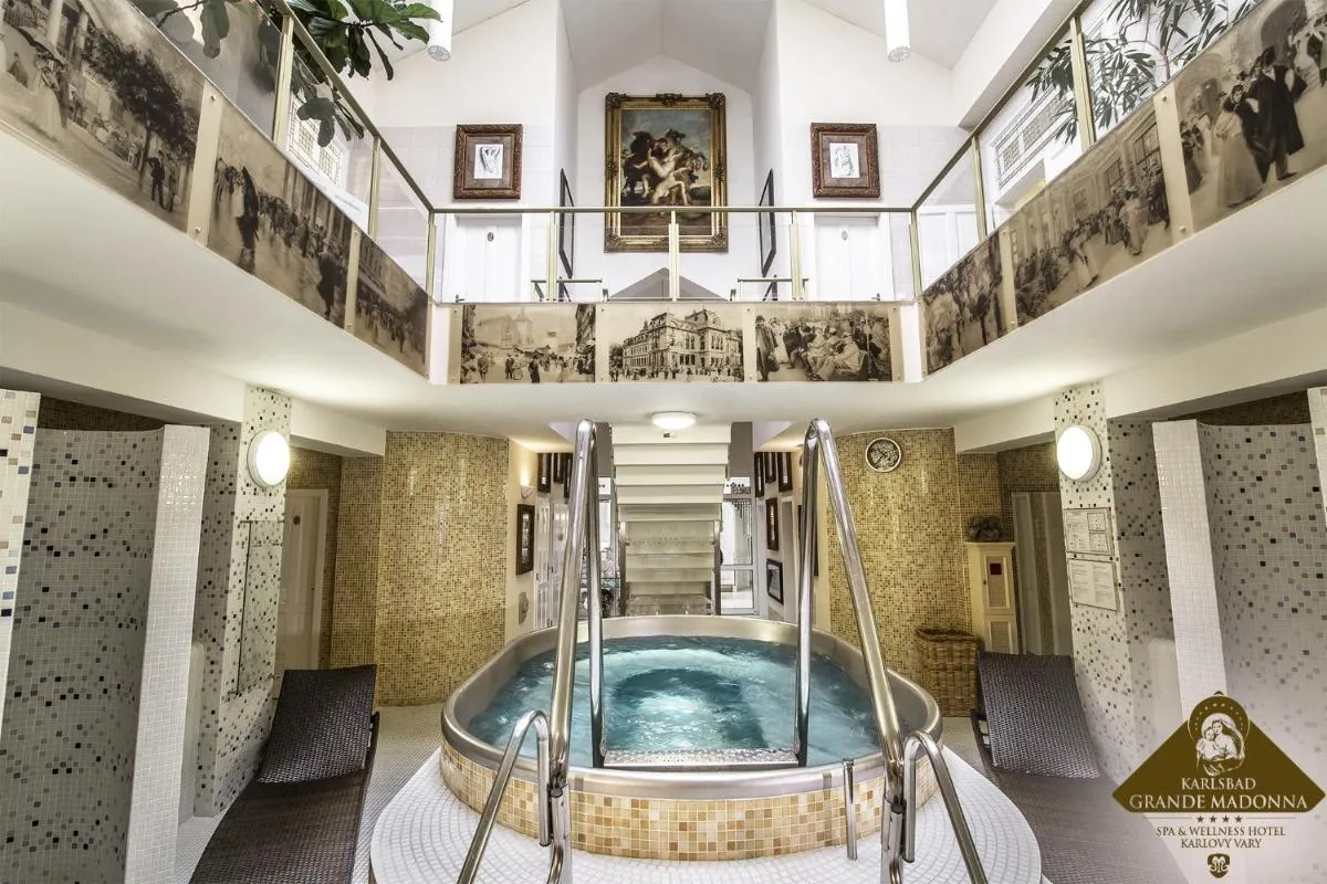 Karlsbad Grande Madonna — 4