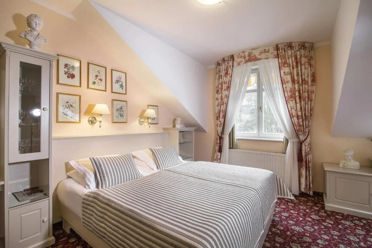 Karlsbad Grande Madonna — 2