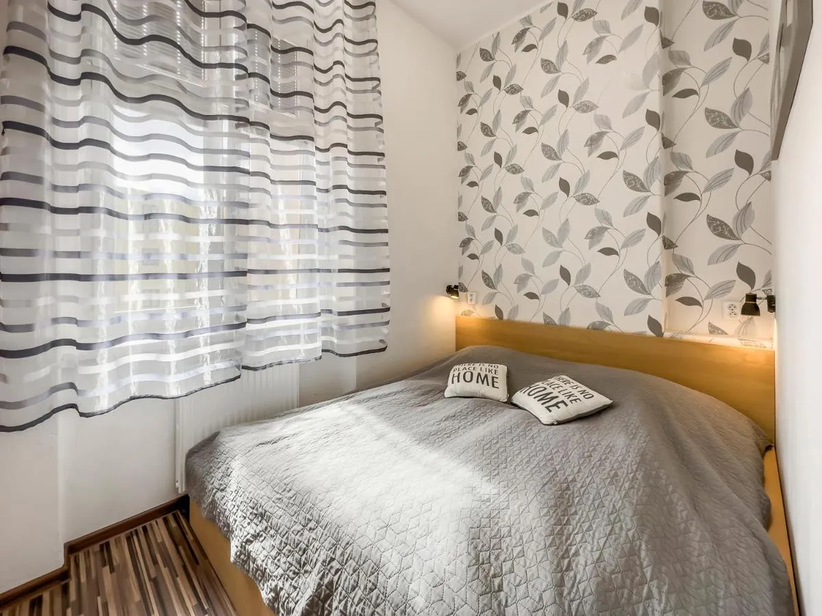 Laura´s Apartment — 2