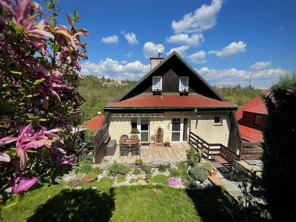 Maisonette apartment with garden