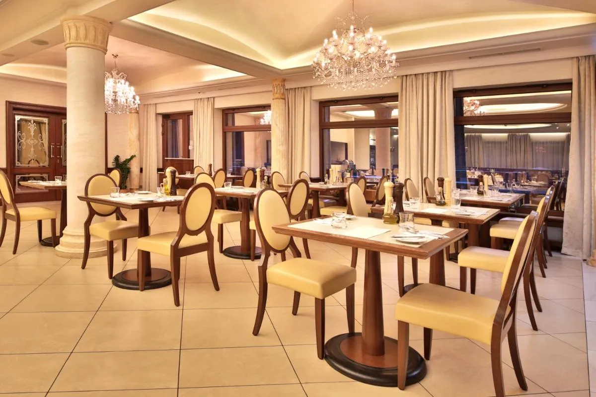 Retro Riverside Wellness Resort — 4