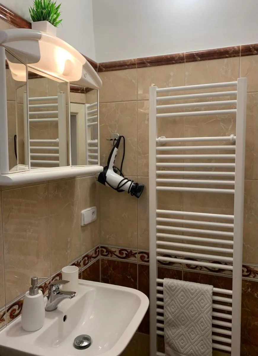 RomanceArt Apartments — 4