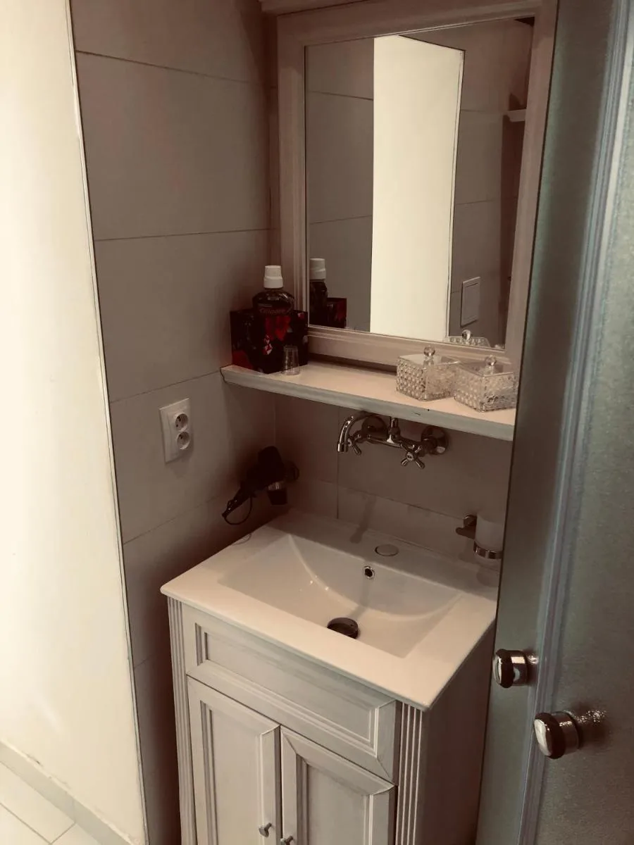 Tomas Apartments Silver — 5