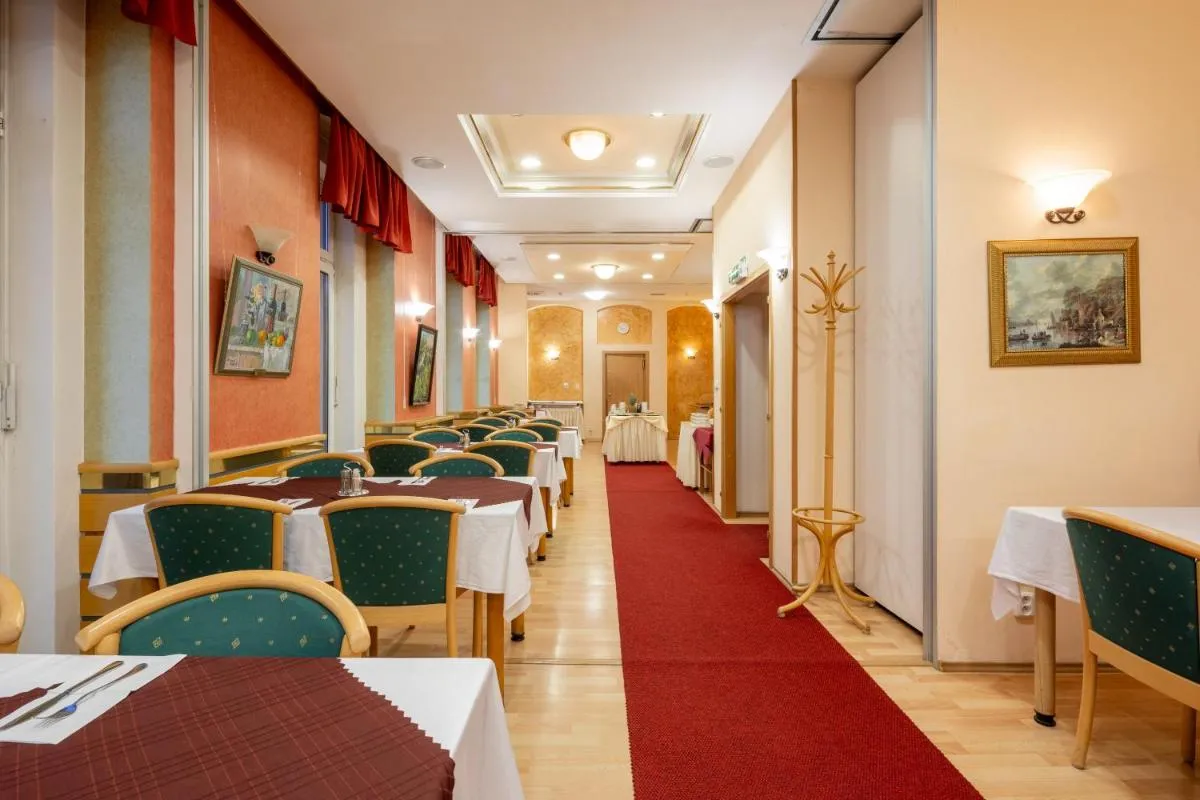 Wellness Hotel Jean De Carro — 4