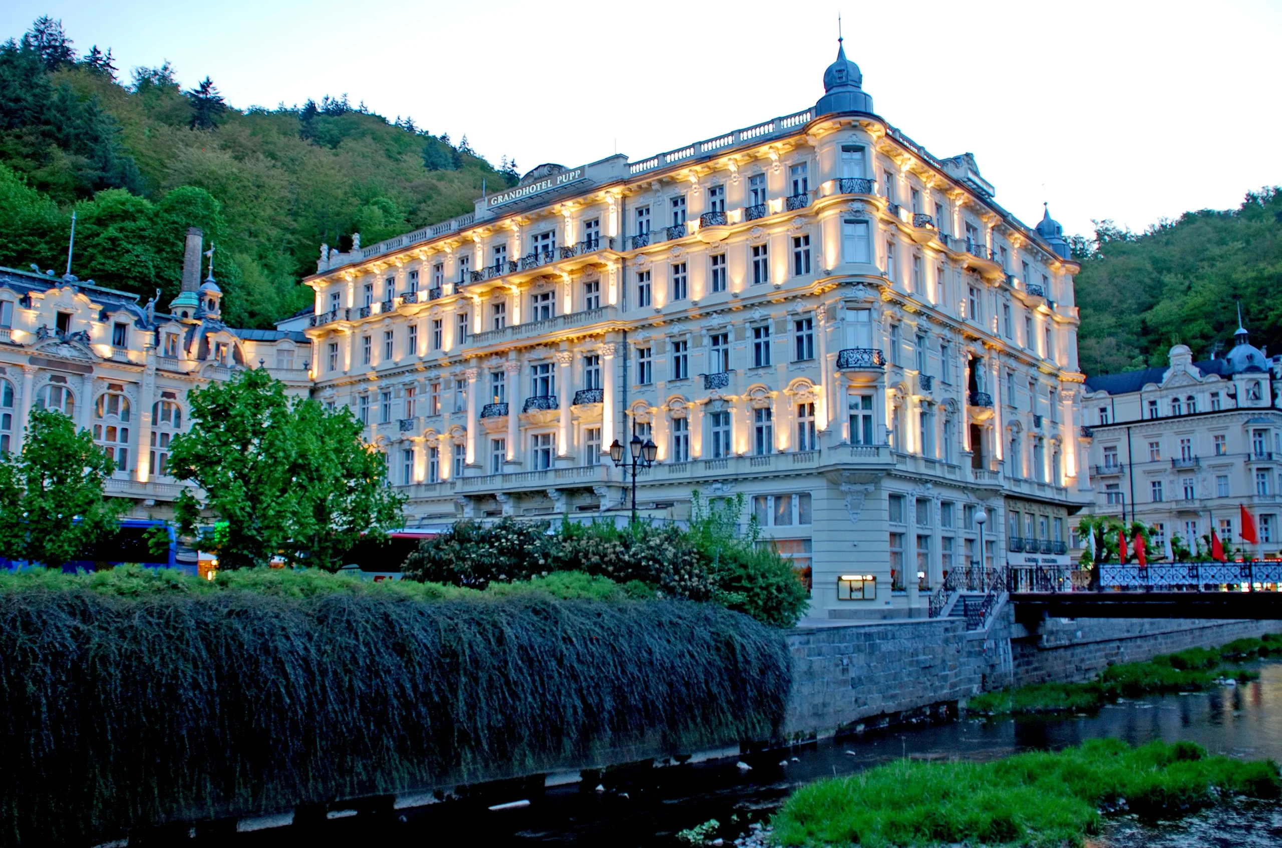 Karlovy Vary spa hotel and colonnade
